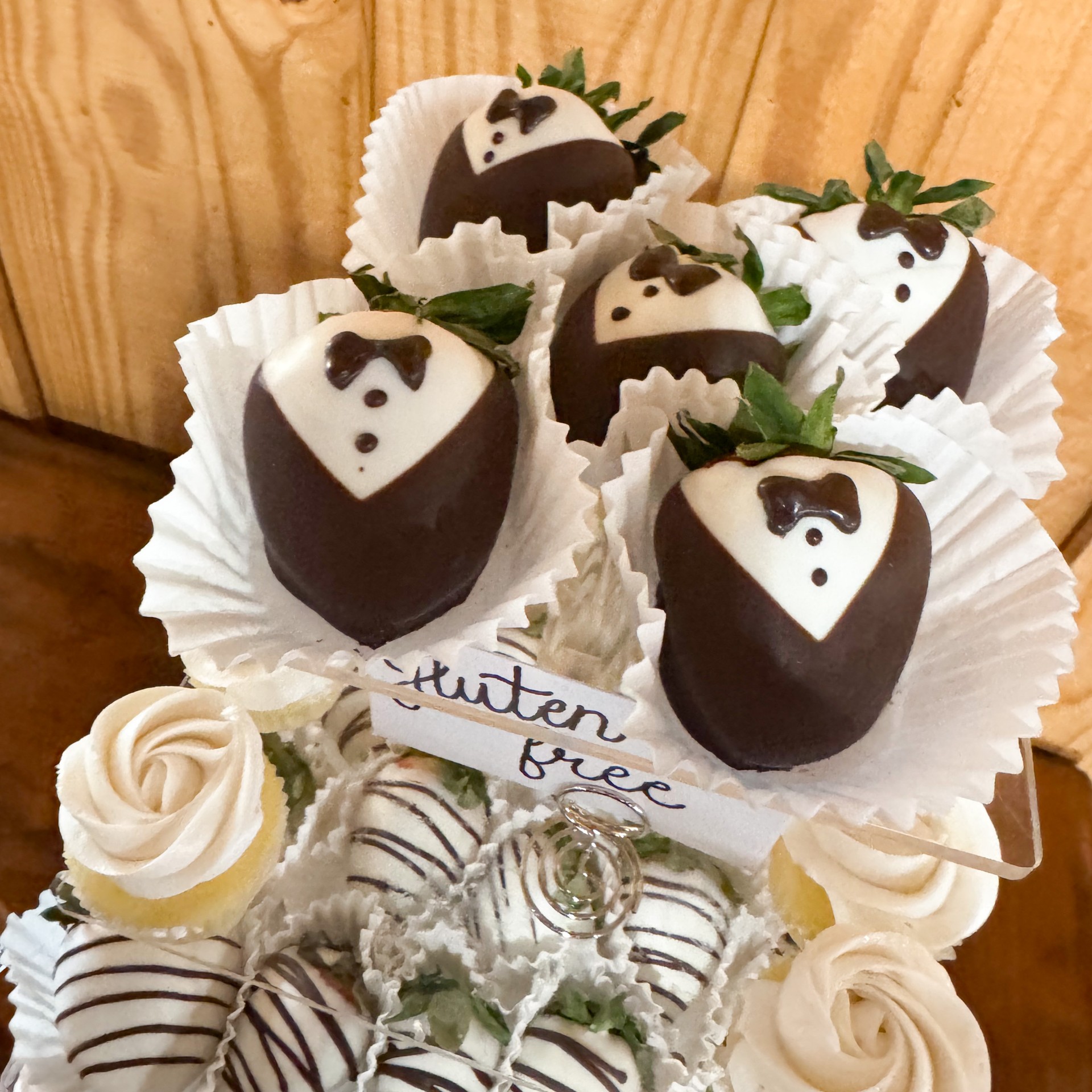 How to Make Elegant Tuxedo Strawberries
