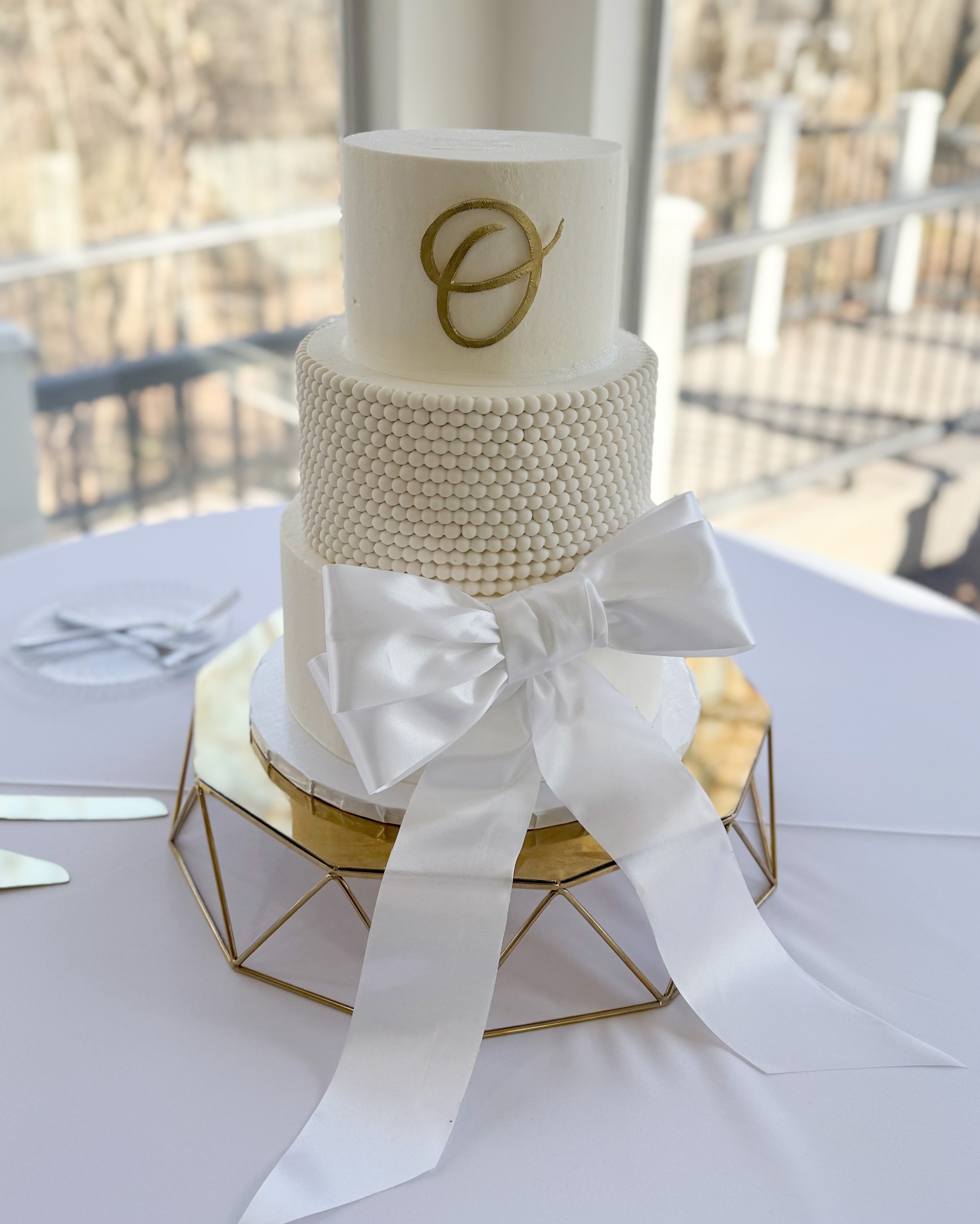 A Timeless Wedding Cake at Glass Chapel in Broken Arrow